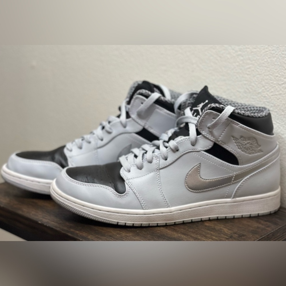 Jordan 1 retro mid wolf grey